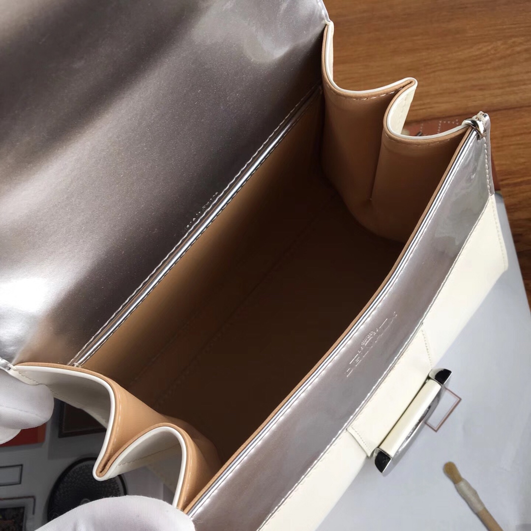 델보 브리앙 박스 GM 백 화이트